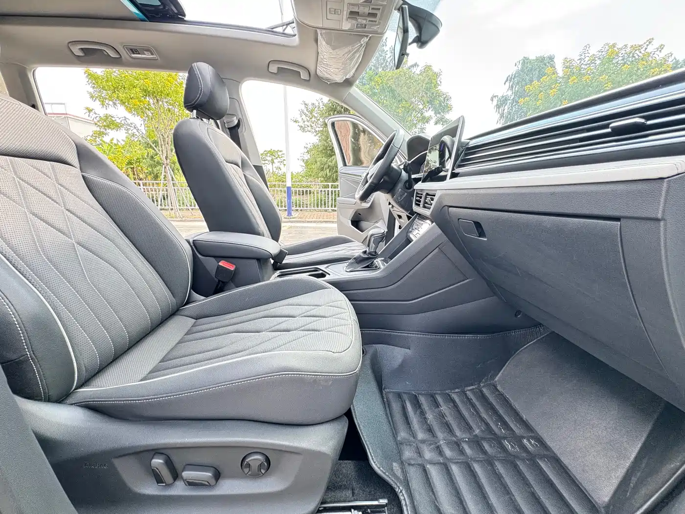 Volkswagen Tiguan L 2022 330TSI Auto 2WD R-Line Premium Edition фото 7