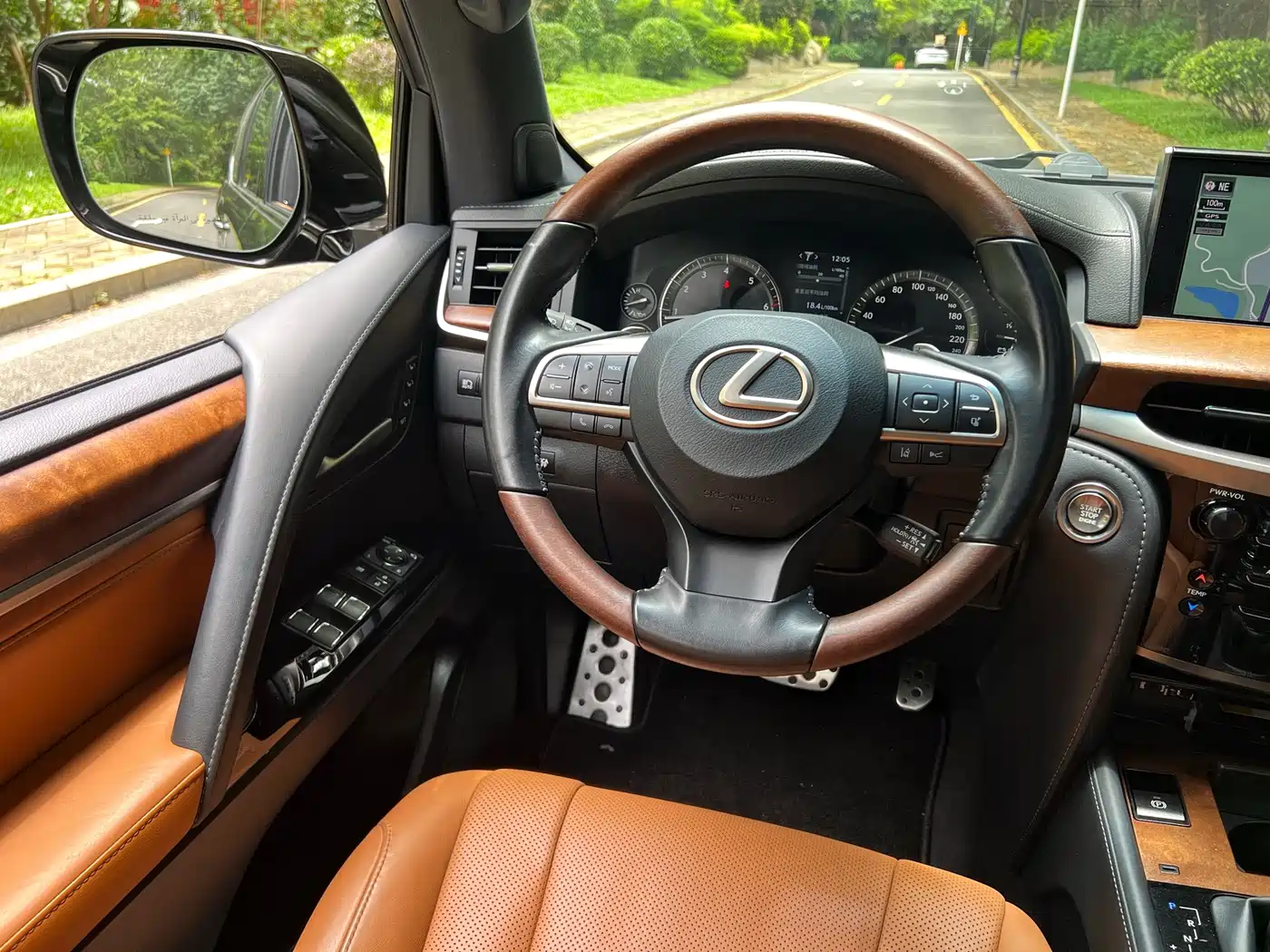 Lexus LX 2022