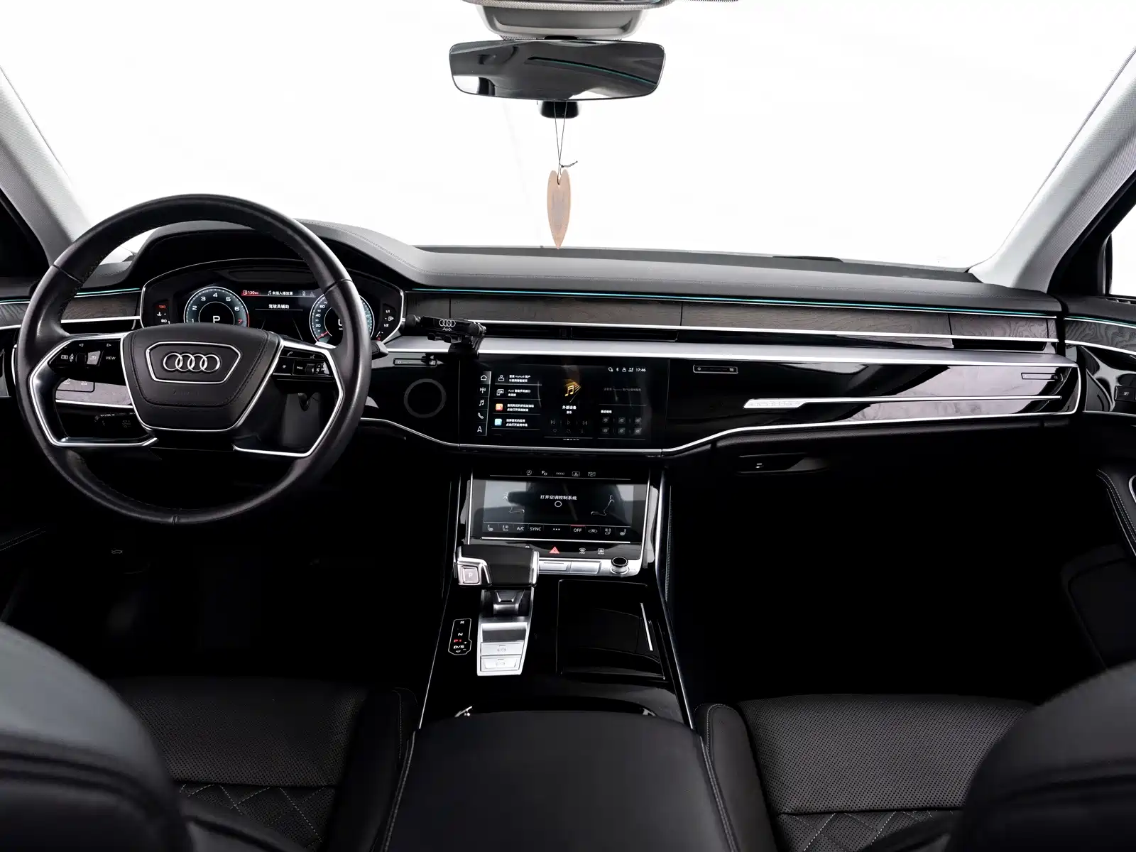 Photo 27 - Audi A8