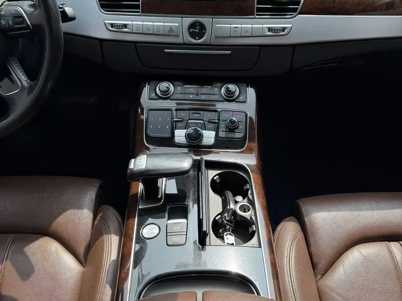 Фото 8 - Audi A8