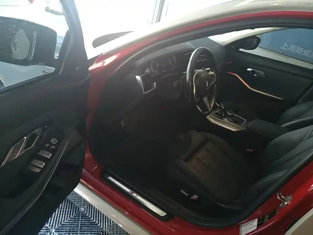 Photo 16 - BMW 3 Series