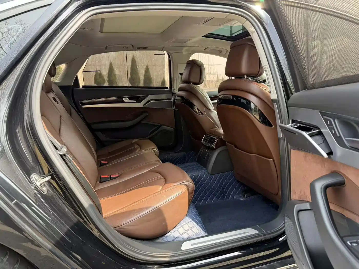 Фото 11 - Audi A8