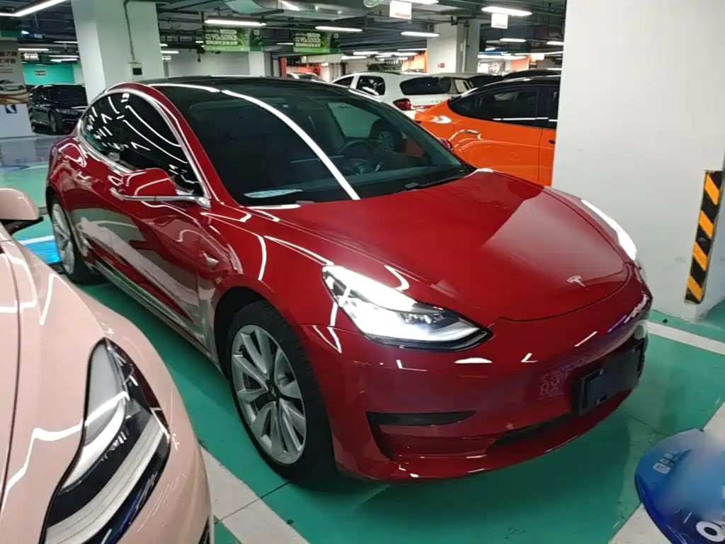 Фото 4 - Tesla Model 3