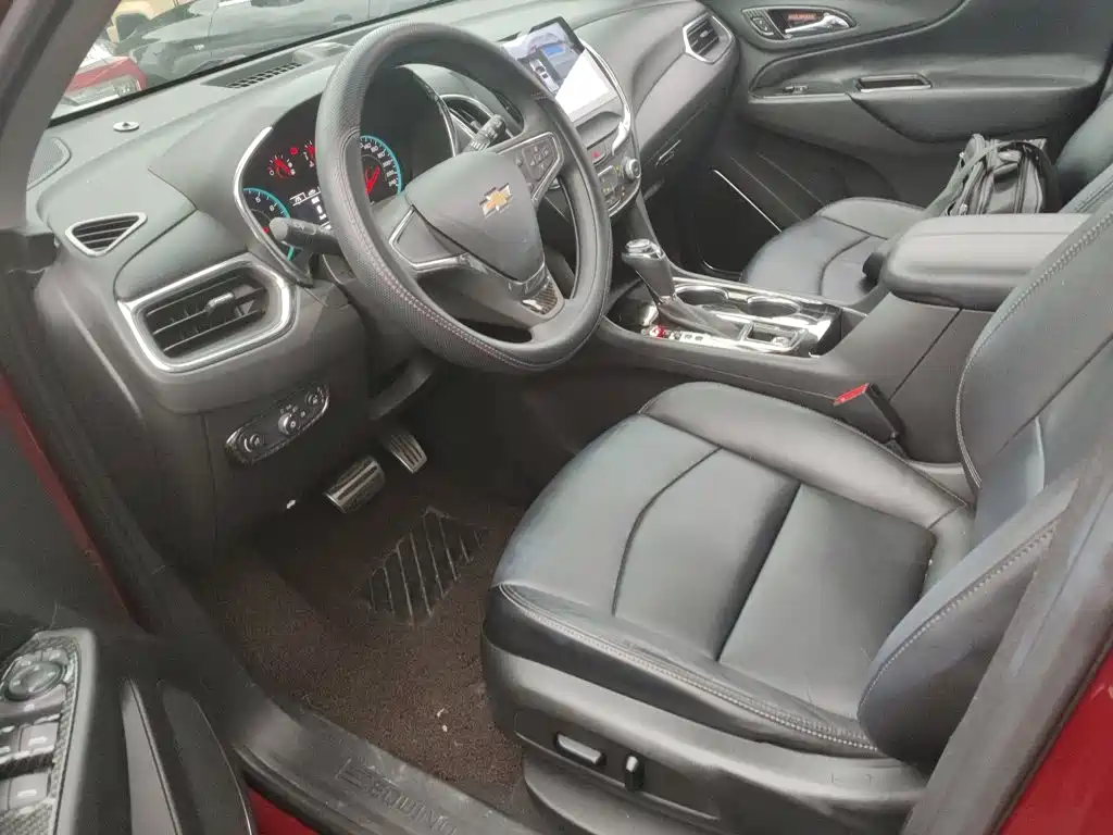 Фото 10 - Chevrolet Equinox