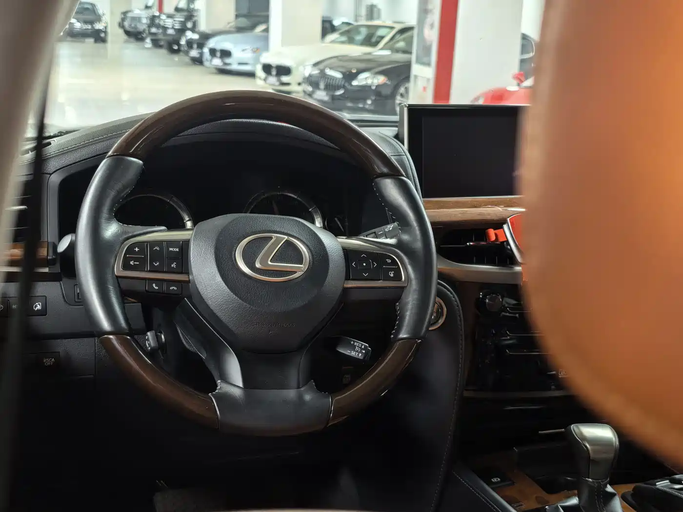 Lexus LX 2017 570 Dynamic Luxury фото 6