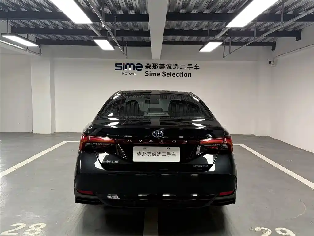 Toyota Avalon 2019 Hybrid 2.5L Luxury Edition China V фото 5