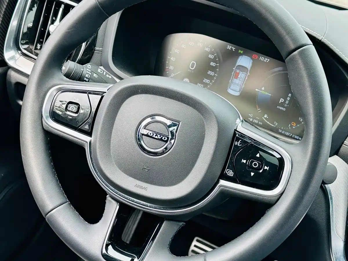 Volvo S60 Plug-in Hybrid 2021 T8 Twin Engine AWD R-Design Sport Edition фото 14