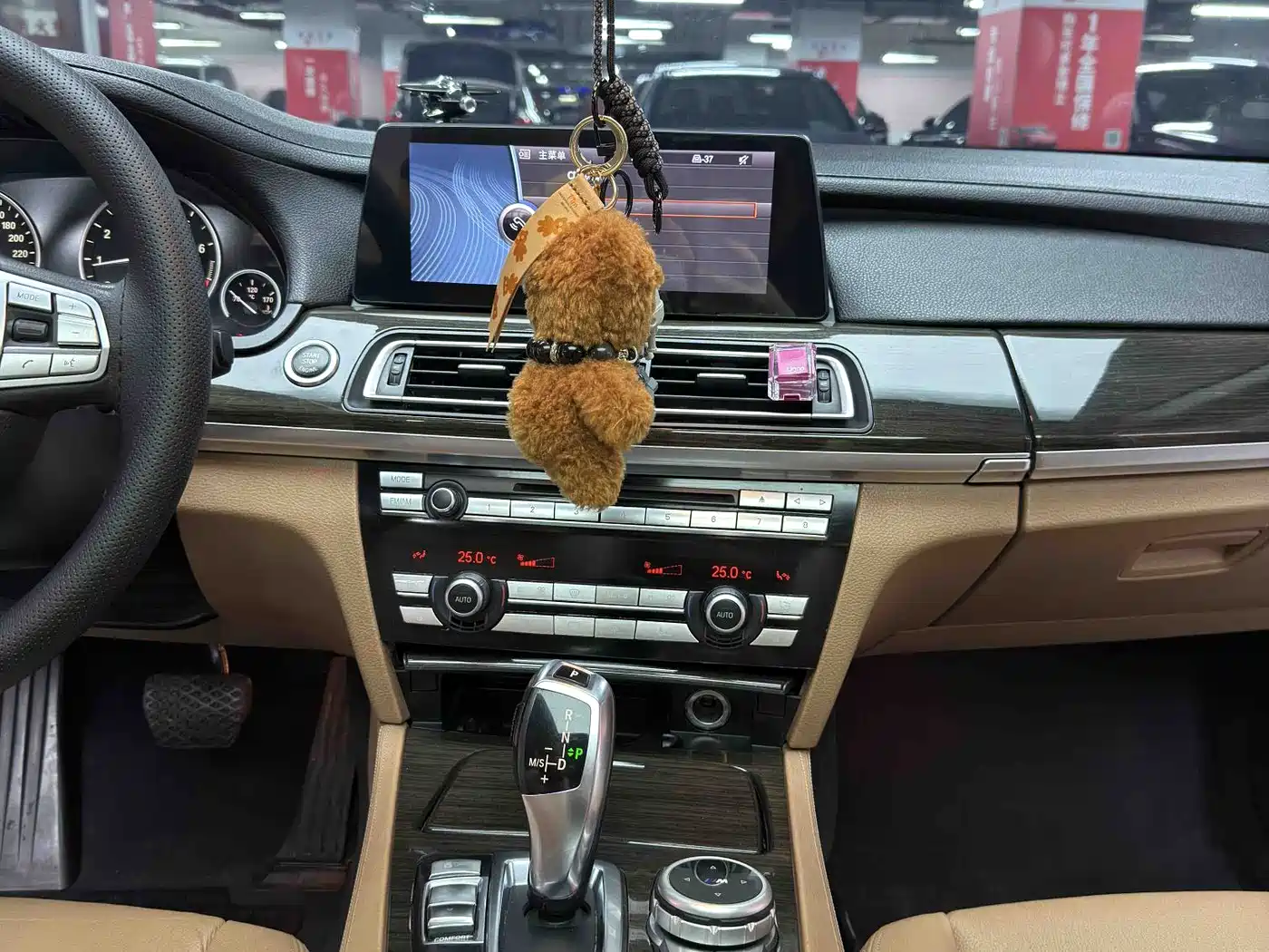BMW 7 Series 2009 Model 740Li Leading Edition фото 12