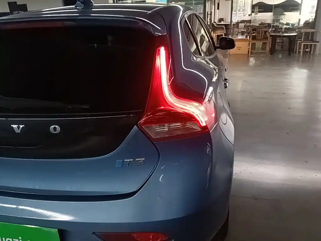 Фото 8 - Volvo V40
