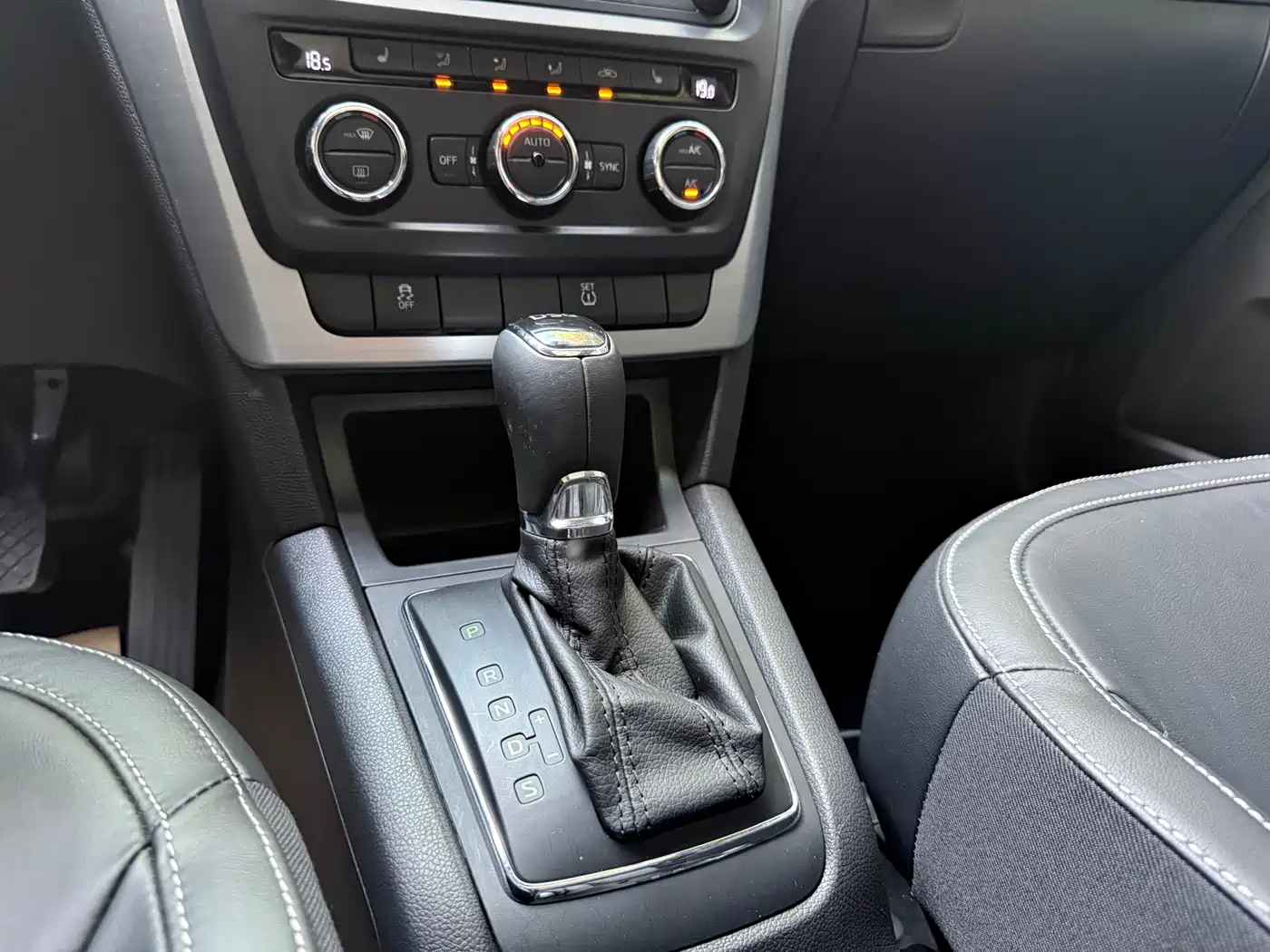 Škoda Yeti 2016 1.4TSI DSG Prestige Edition фото 13