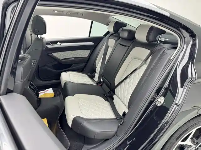 Volkswagen Magotan 2023 Model 2 Million Commemorative Edition 330TSI DSG Luxury фото 11