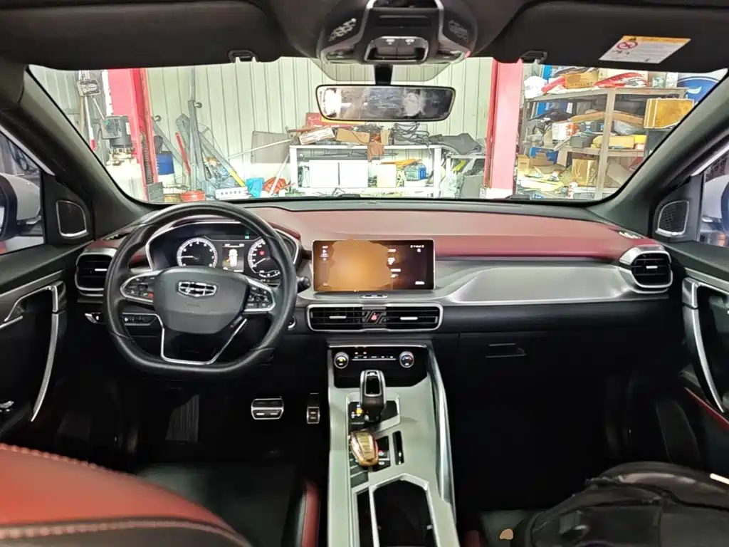 Фото 10 - Geely Coolray