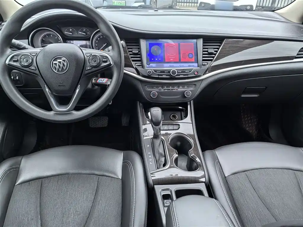Buick Verano 2018 Sedan 20T Dual Clutch Leading фото 17