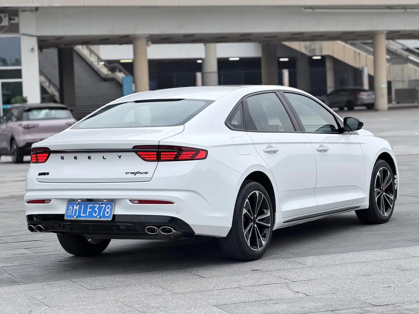 Фото 4 - Geely Preface