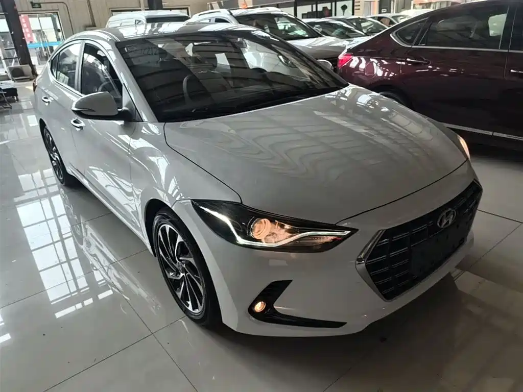 Hyundai Elantra 2019 1.5L CVT Smart Elite фото 4