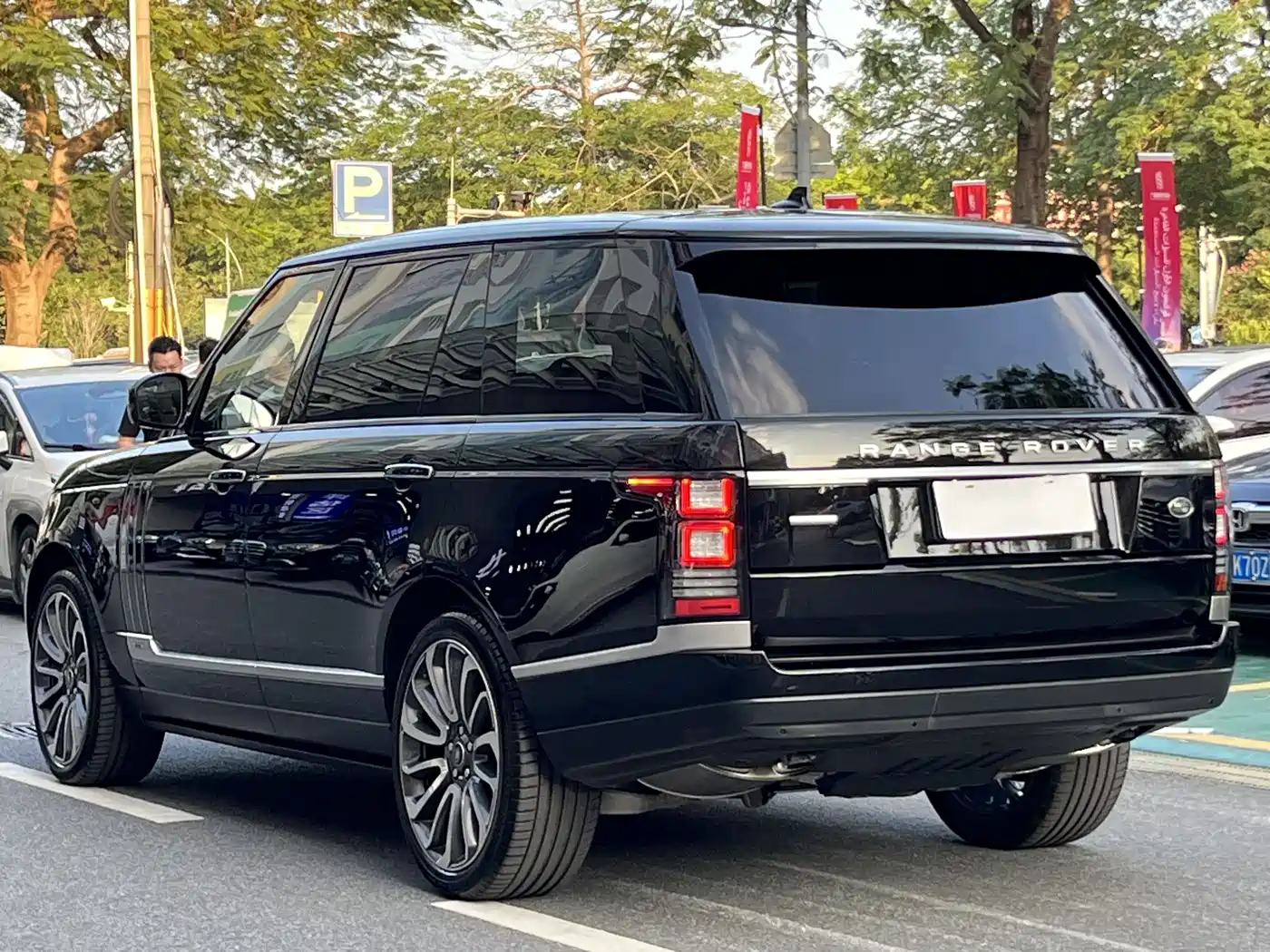Land Rover Range Rover 2015 3.0 TDV6 Vogue SE Genesis Extended Edition фото 4