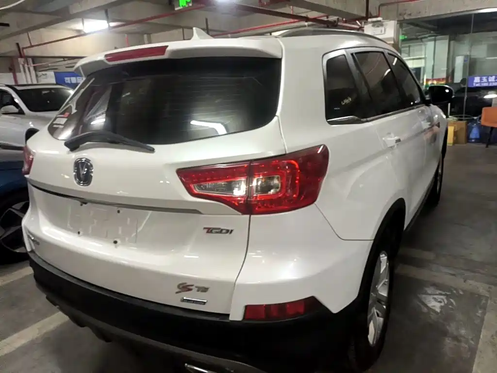 Фото 7 - Changan CS75