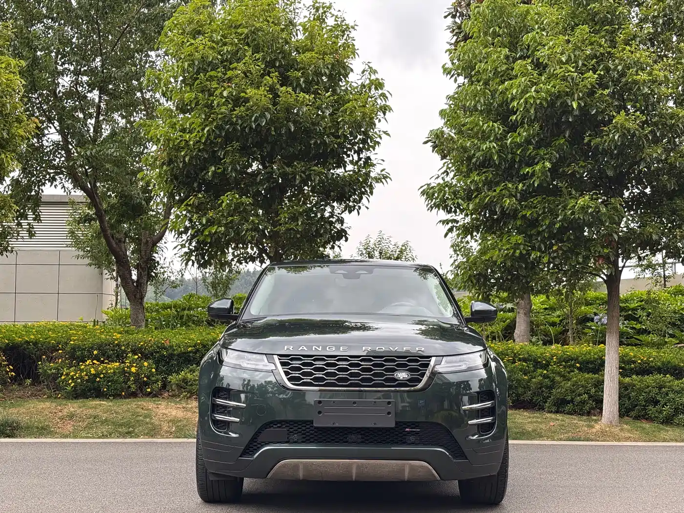Land Rover Range Rover Evoque 2023 Range Rover Evoque L 249PS Luxury Edition фото 2