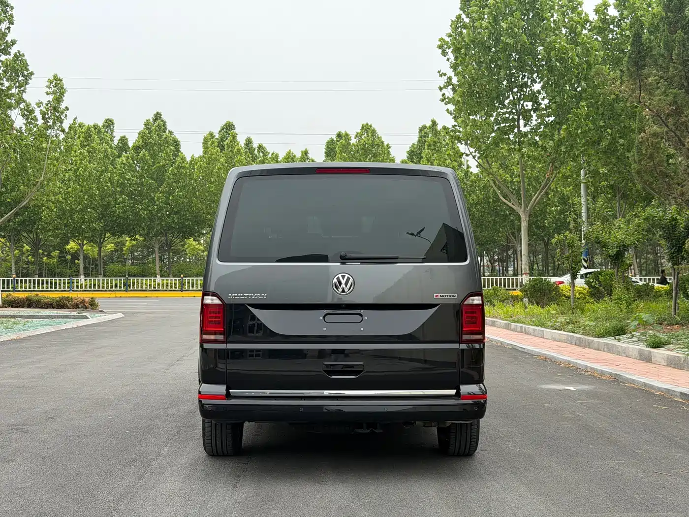 Volkswagen Multivan 2018 2.0TSI 4WD Explorer Edition 7-Seater фото 6