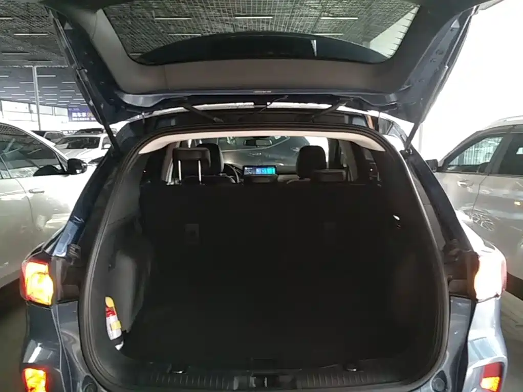 Photo 19 - Ford Escape