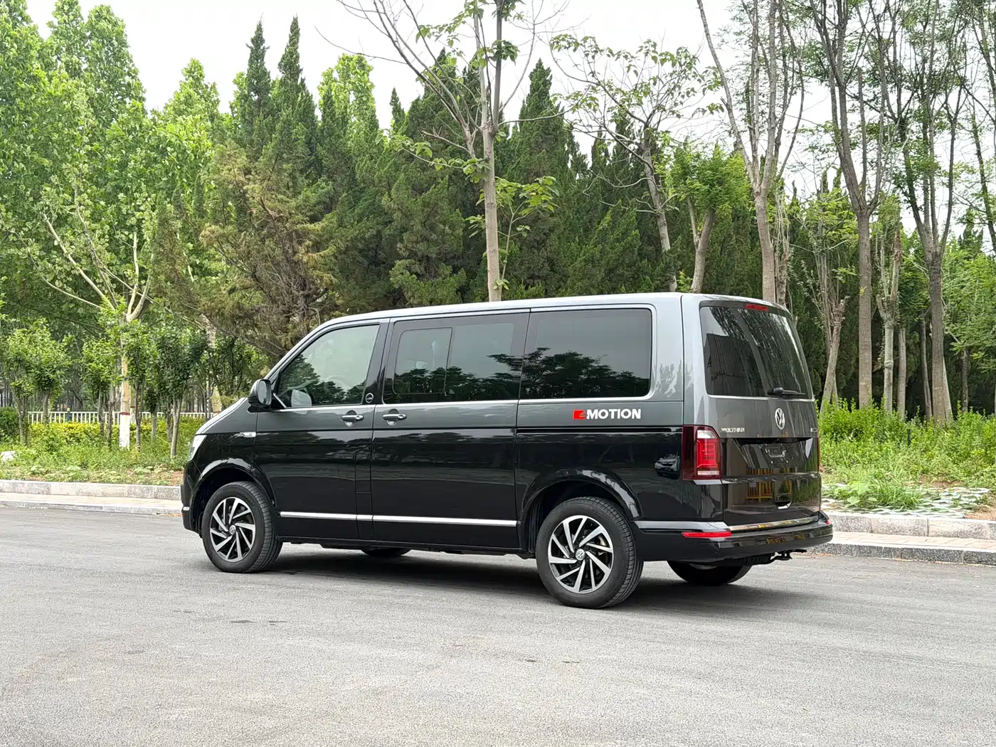 Volkswagen Multivan 2018 2.0TSI 4WD Explorer Edition 7-Seater фото 5