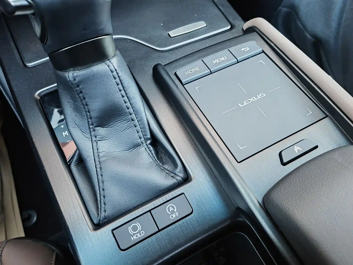 Lexus ES 2022 200 Excellence Edition фото 14