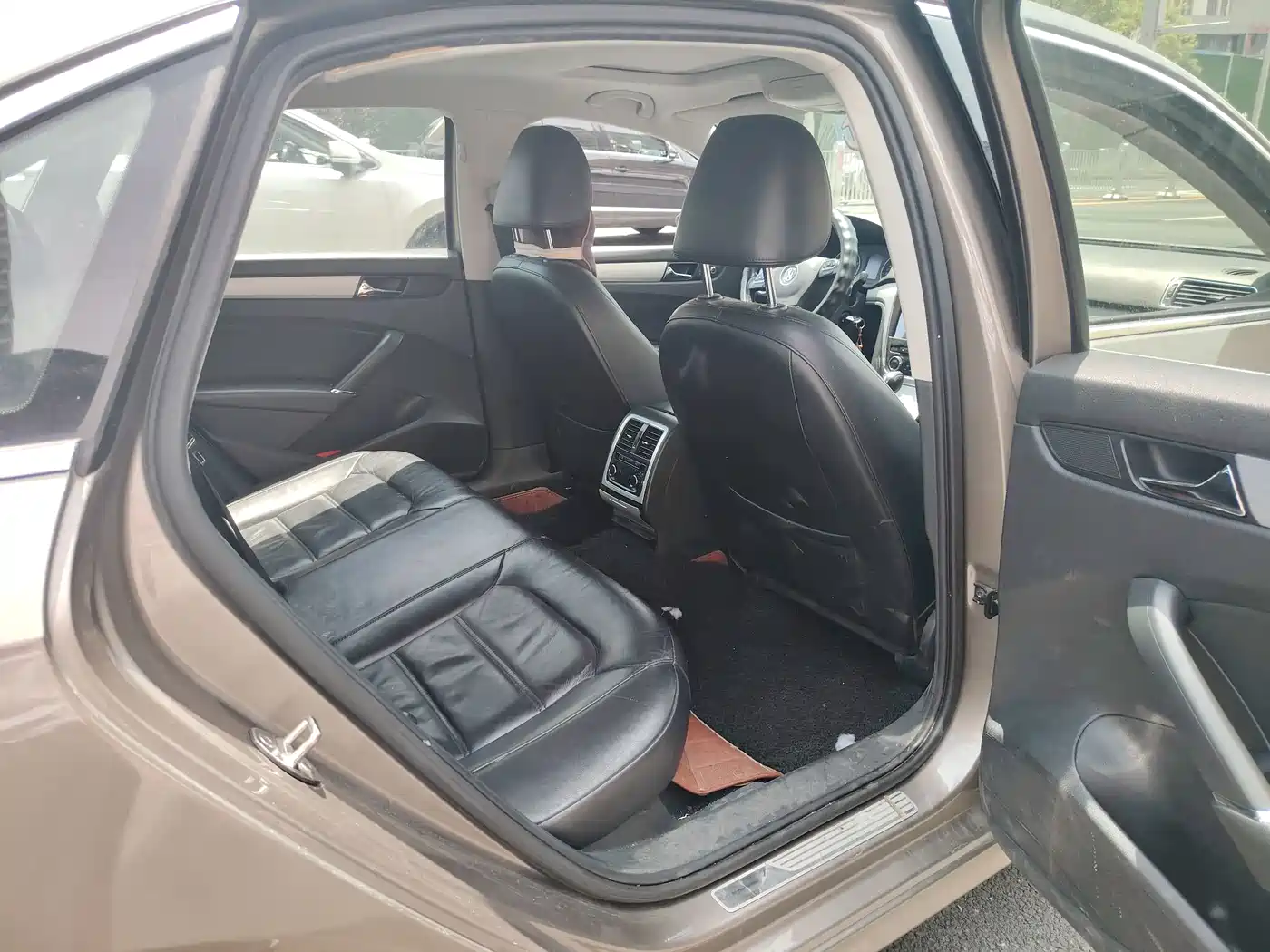 Volkswagen Passat 2015 1.8TSI DSG Honor Edition фото 10