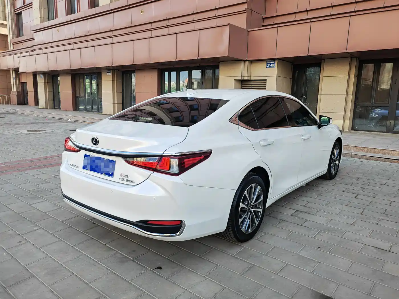 Lexus ES 2022 200 Excellence Edition фото 4