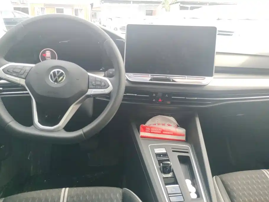 Volkswagen Golf 2026 2025 Facelift 300TSI Pro