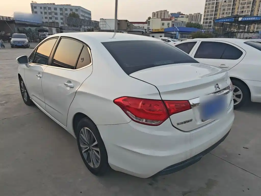 Фото 5 - Citroën C4L