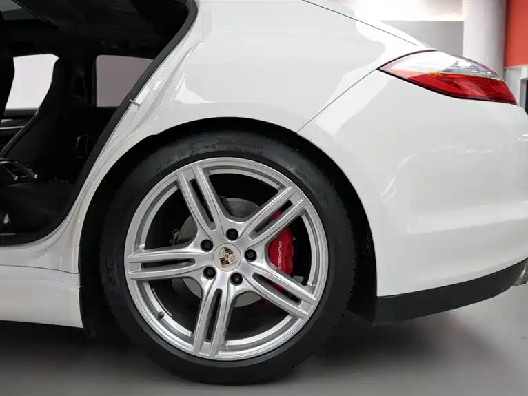 Porsche Panamera 2010 Model Panamera 4S 4.8L фото 28