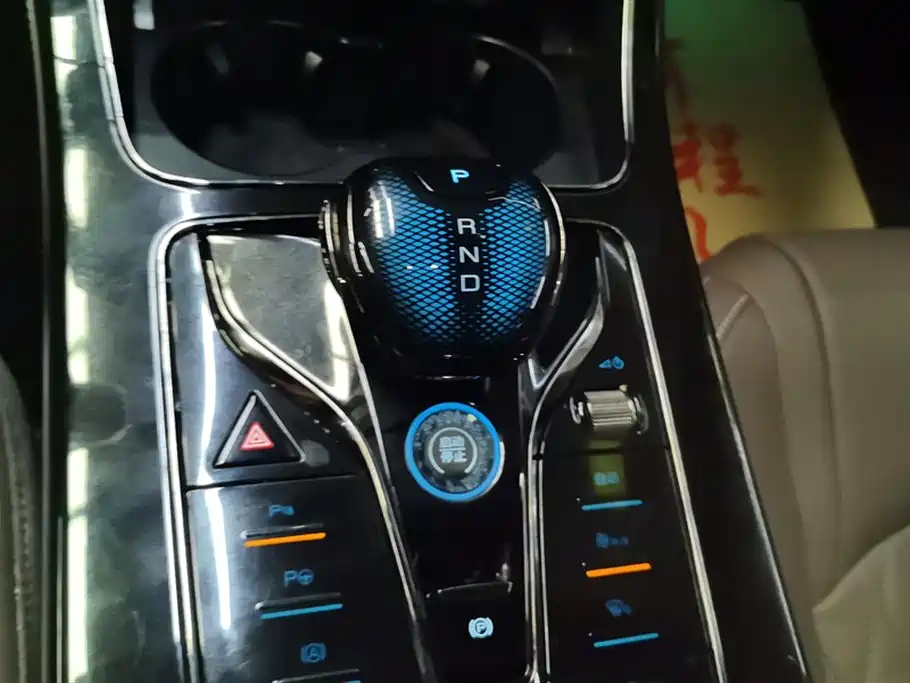 BYD Han 2025 DM-i Smart Driving Edition 125KM Honor фото 16