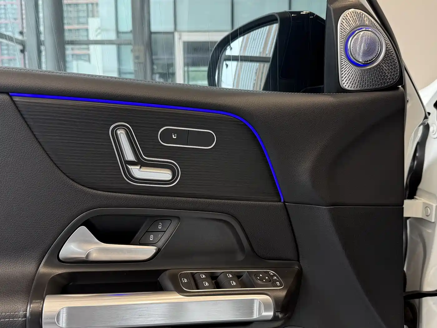Mercedes-Benz GLB 2023 GLB 220 4MATIC фото 4