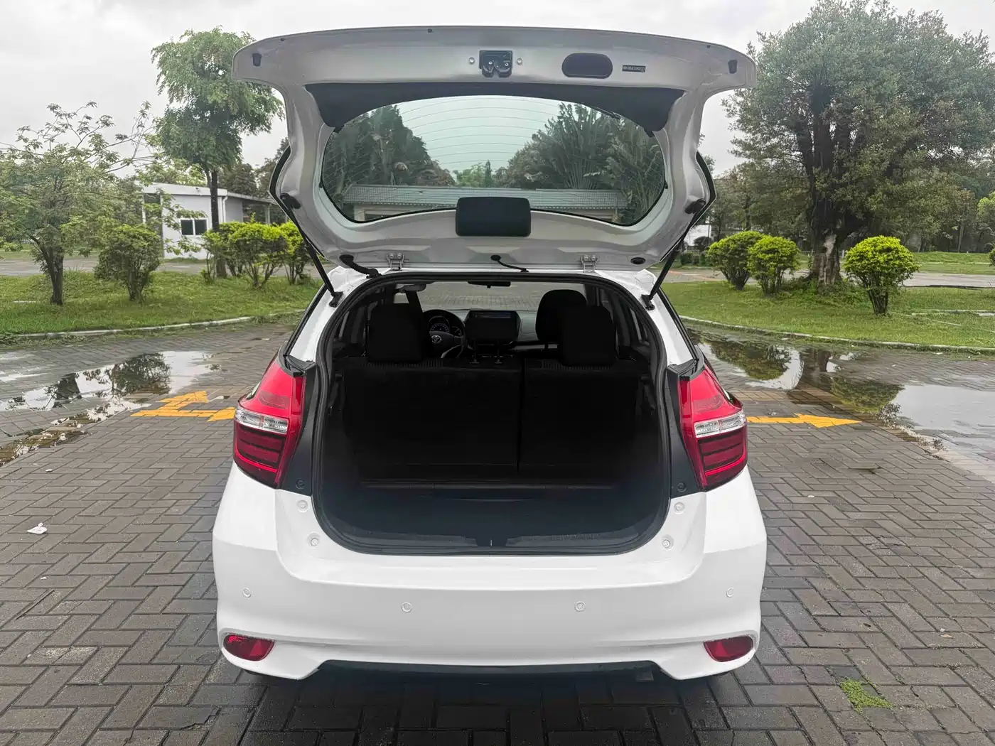 Toyota YARiS L Zhi Xuan 2017 1.5G CVT Speed Sunroof Upgrade Edition фото 15