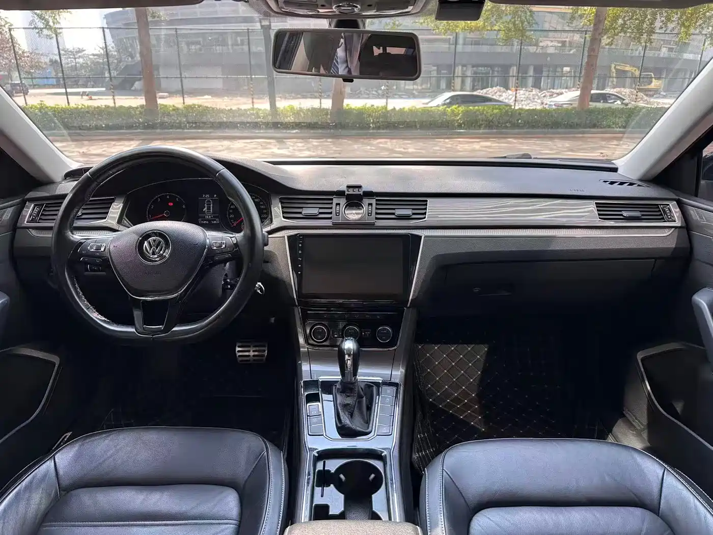 Volkswagen Passat 2016 330TSI DSG Honor Edition фото 9