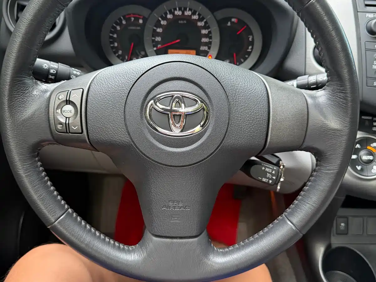 Toyota RAV4 Rongfang 2009 2.0L Automatic Luxury Edition фото 11