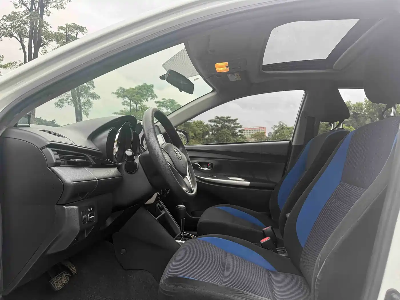 Toyota YARiS L Zhi Xuan 2017 1.5G CVT Speed Sunroof Upgrade Edition фото 4