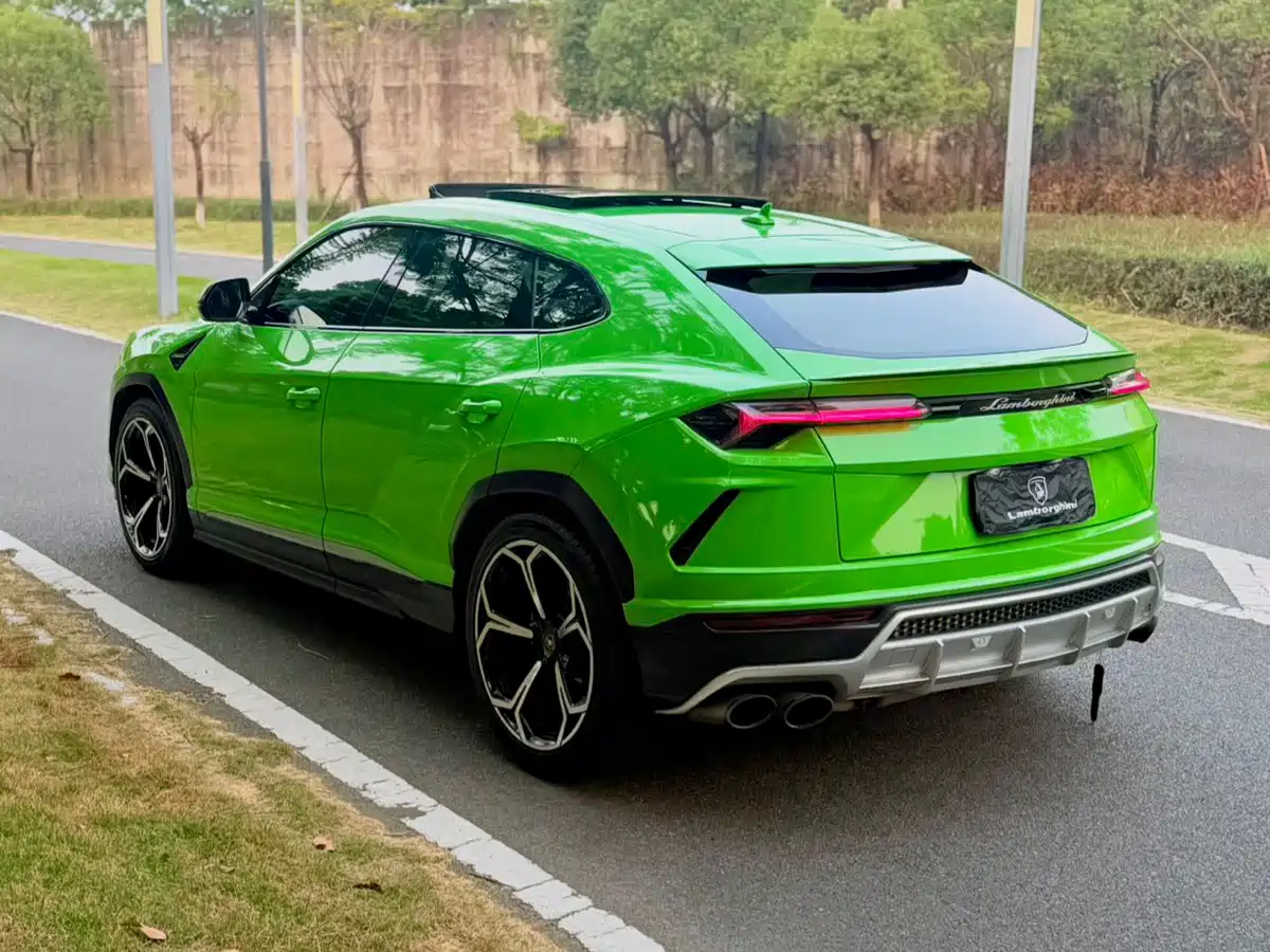Фото 17 - Lamborghini Urus