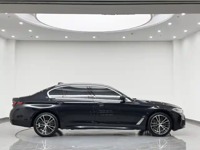 BMW 5 Series 2022 Model Second Facelift 530Li Leading M Sport Package — фото 3