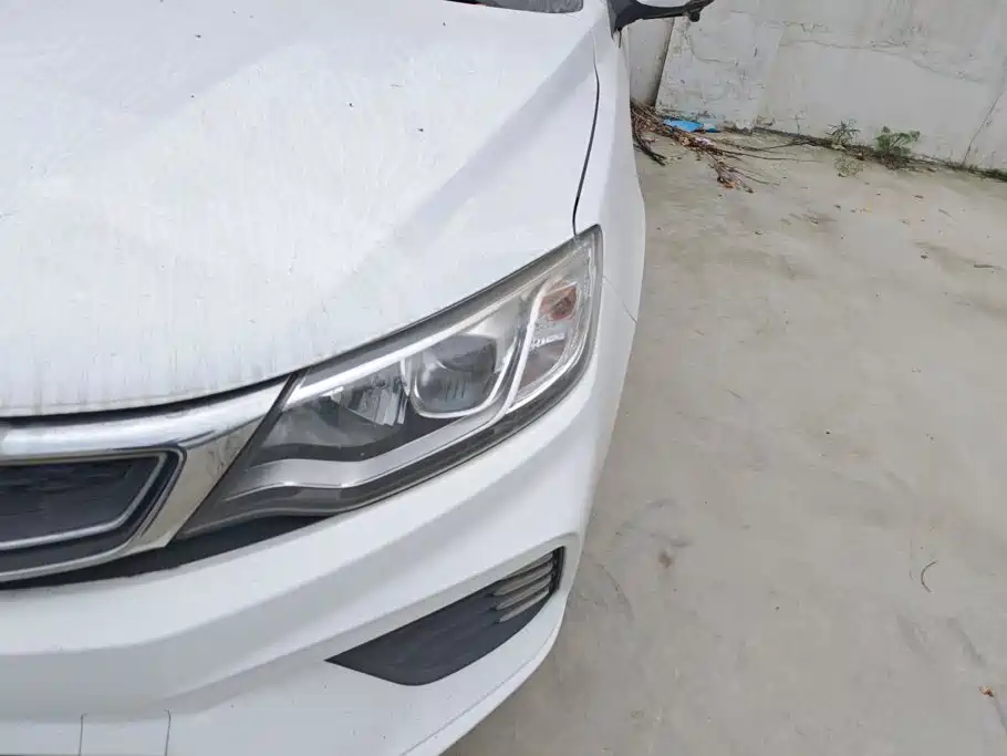 Фото 5 - Geely Vision