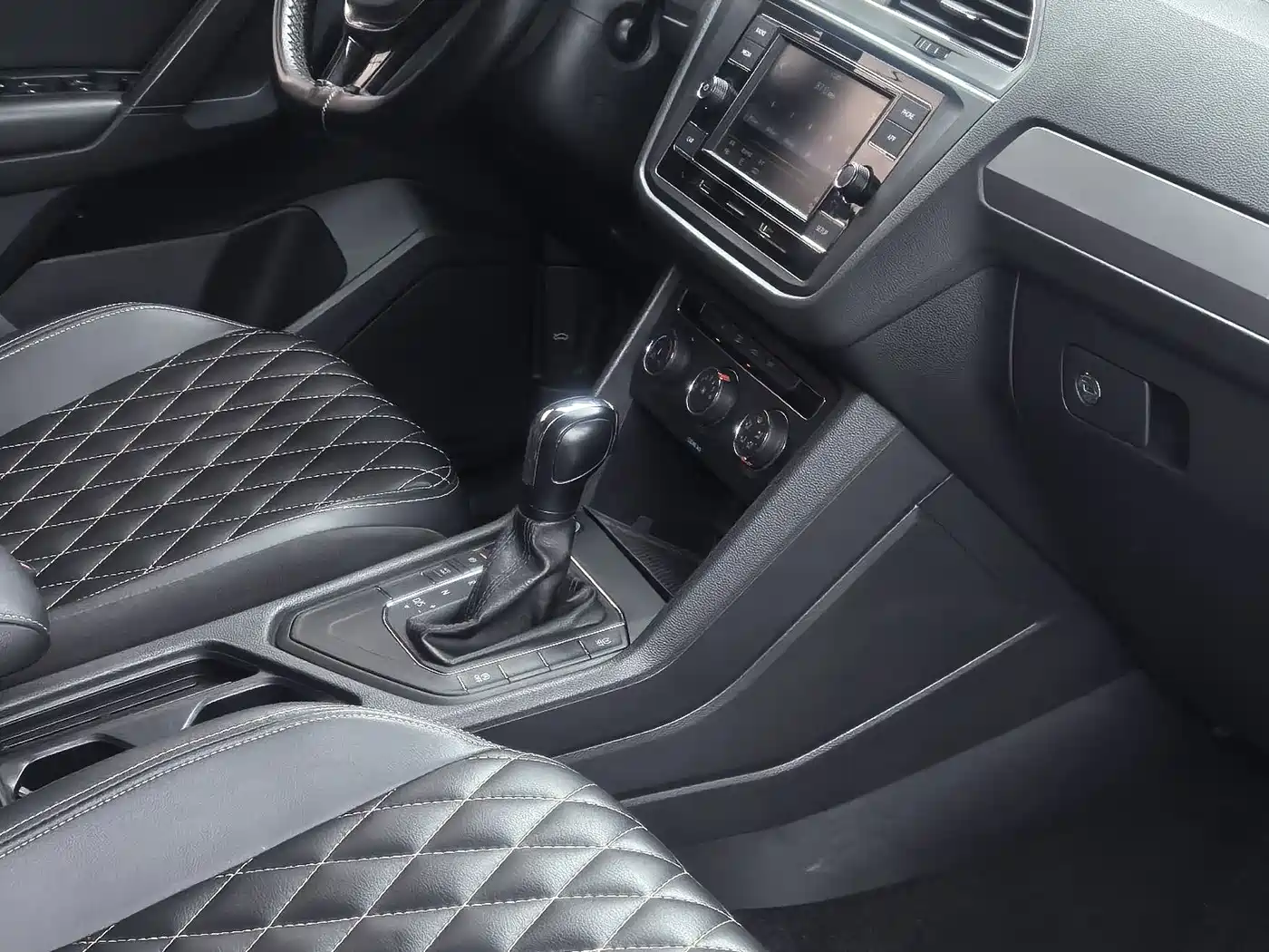 Volkswagen Tiguan L 2021 330TSI Automatic 2WD Comfort фото 7