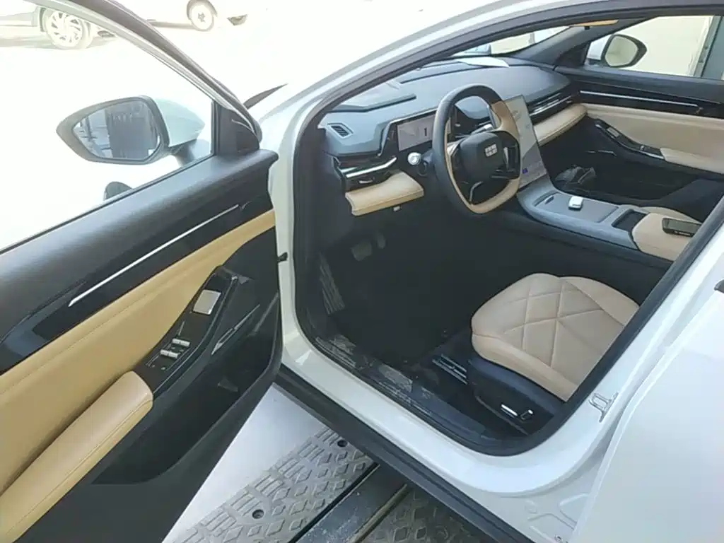 Geely Galaxy Galaxy L6 2025 2024 125km PLUS Soaring Dragon Edition