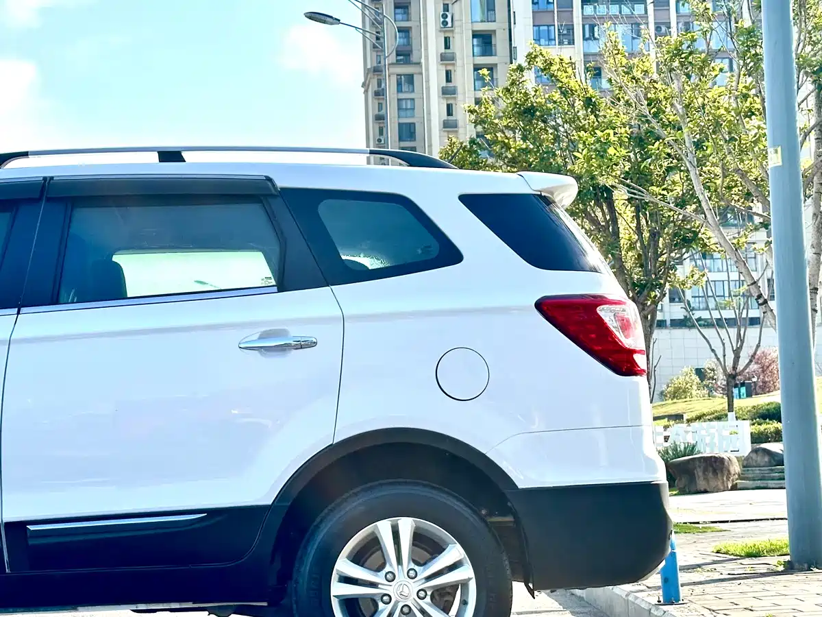BAIC Huansu S3 2015 2014 1.5L Luxury (China IV)