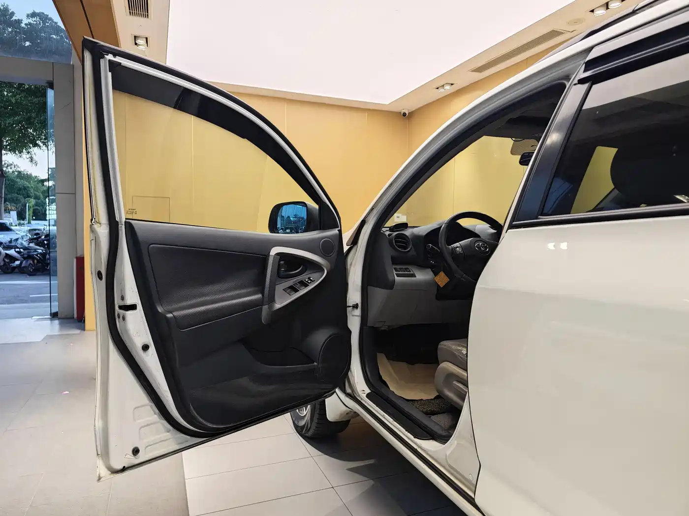 Toyota RAV4 Rongfang 2009 2.0L Automatic Luxury Edition фото 7
