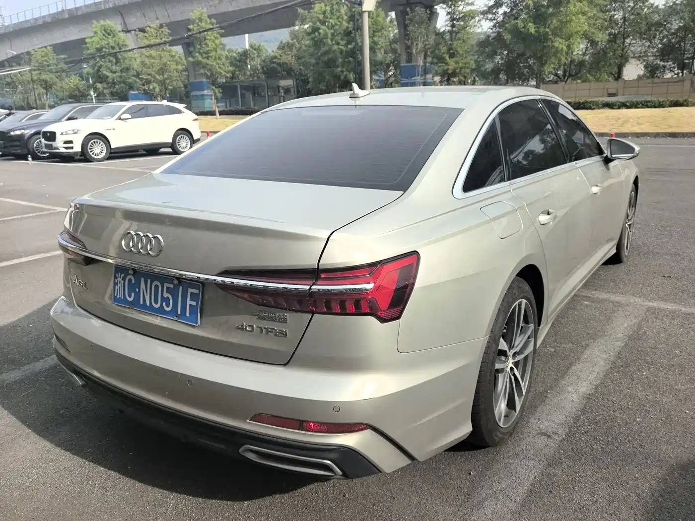 Photo 8 - Audi A6L