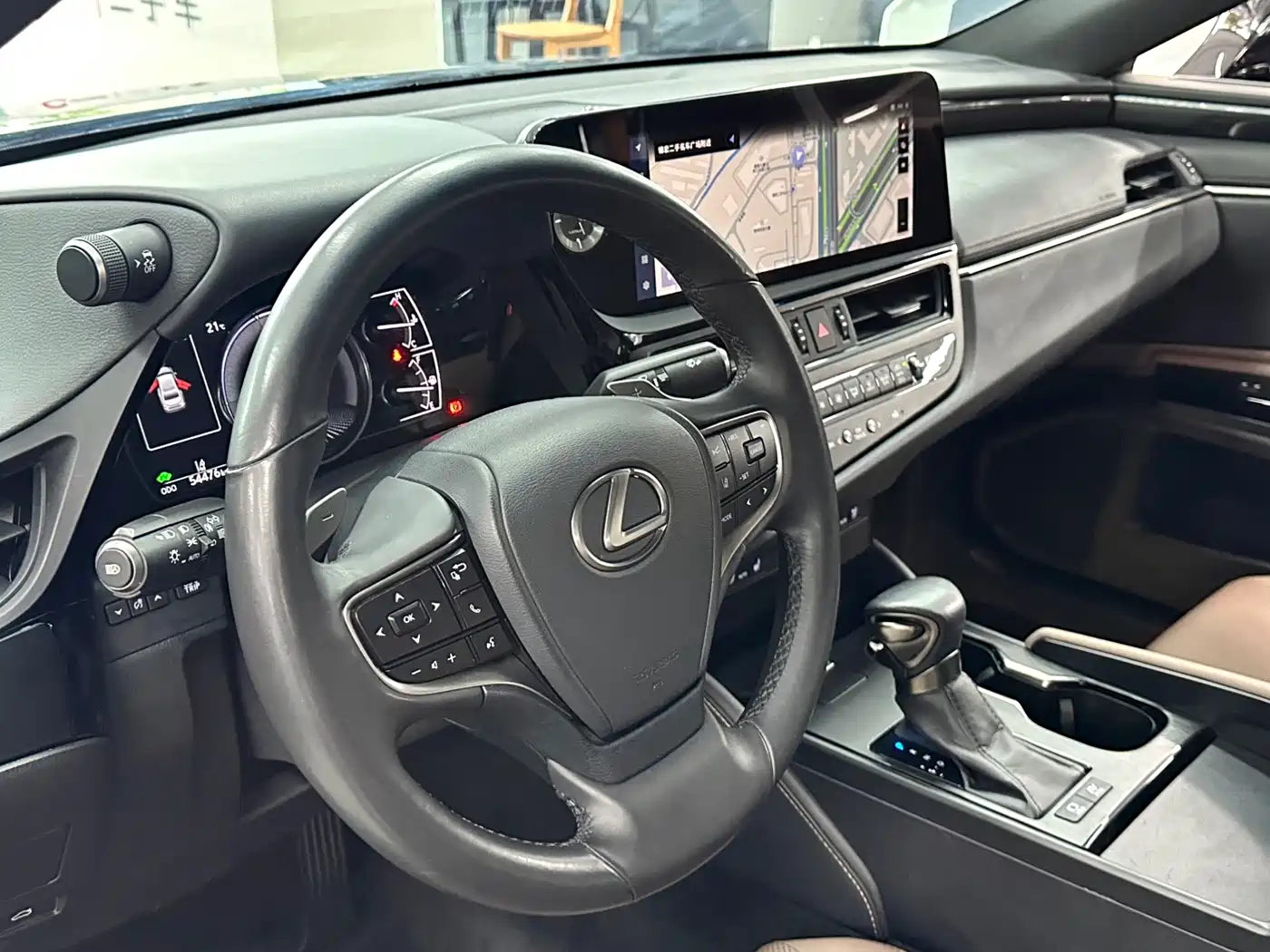 Lexus ES 2022 300h Ultimate Edition фото 14