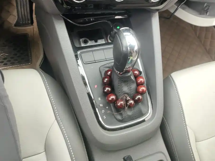 Volkswagen Sagitar 2015 1.6L Automatic Comfort фото 16