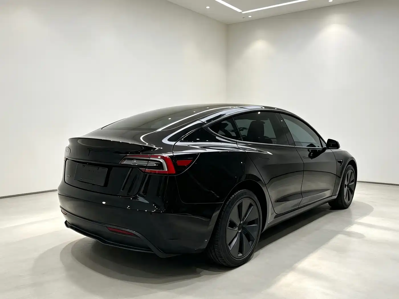 Фото 8 - Tesla Model 3