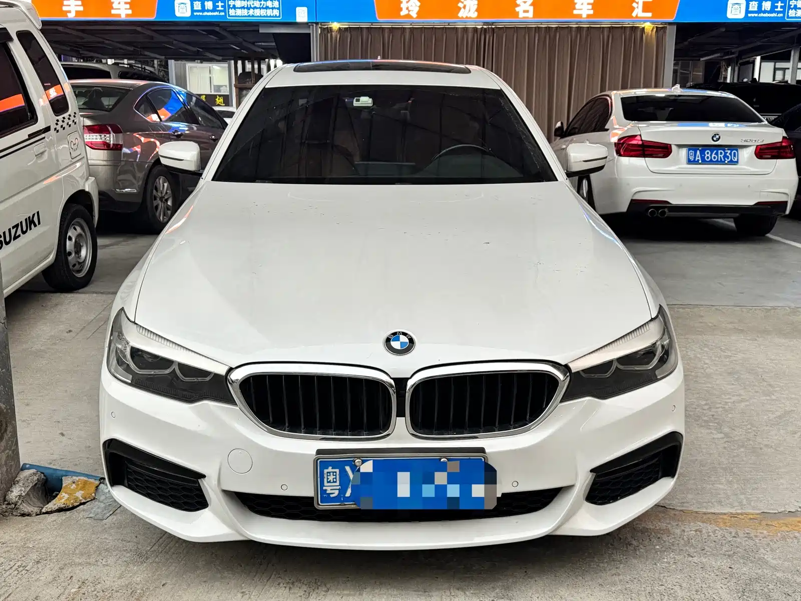 Photo 2 - BMW 5 Series