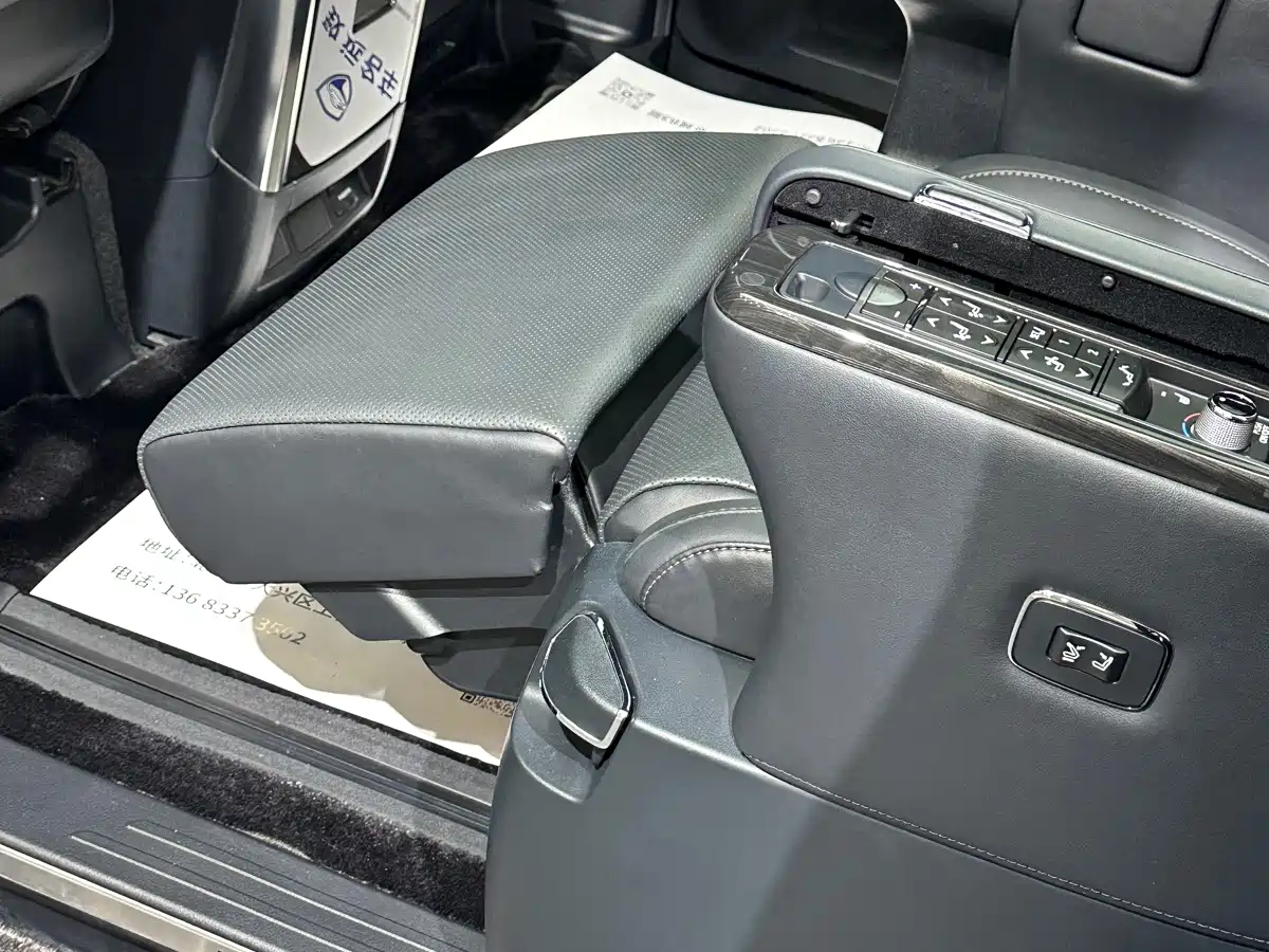Lexus LM 2021 2020 300h Seven-Seater Elegance Edition